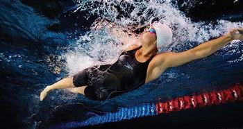 娱乐吃瓜君孙佳俊蝶泳